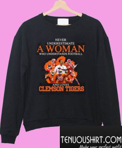 Never underestimate a woman who understands football and loves Clemson Tigers Sweatshirt
