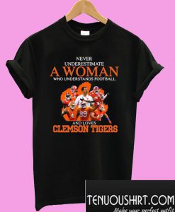 Never underestimate a woman who understands football and loves Clemson Tigers T-Shirt