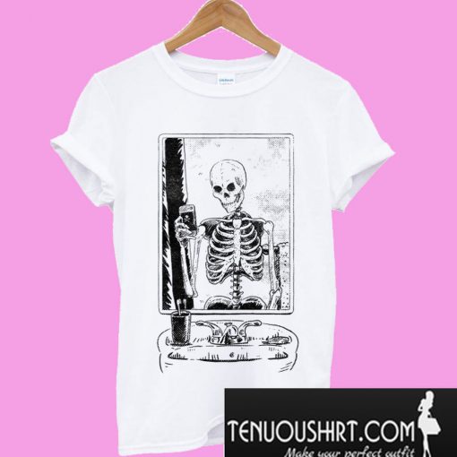 SKELFIE Skeleton Taking A Selfie T-Shirt