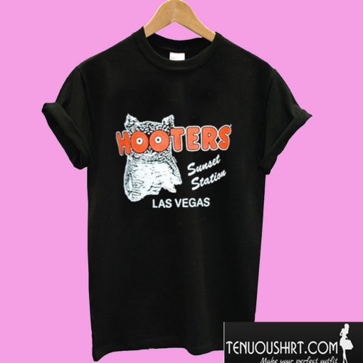 Hooters Las Vegas T shirt