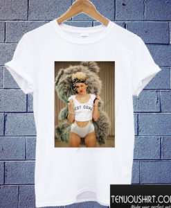 Miley cyrus with bear T shirt