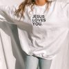 JESUS LOVES YOU graphic sweatshirt qn